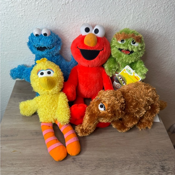 Lot of 5 Sesame Street Characters Plush Oscar Big Bird Cookie Elmo Snuffy - Picture 1 of 5